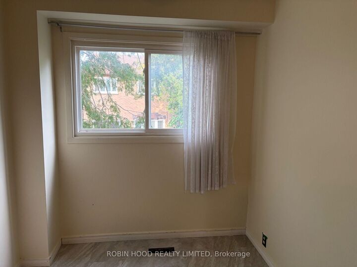 Property Photo:  5 Cottonwood Court  ON L3T 5W9 