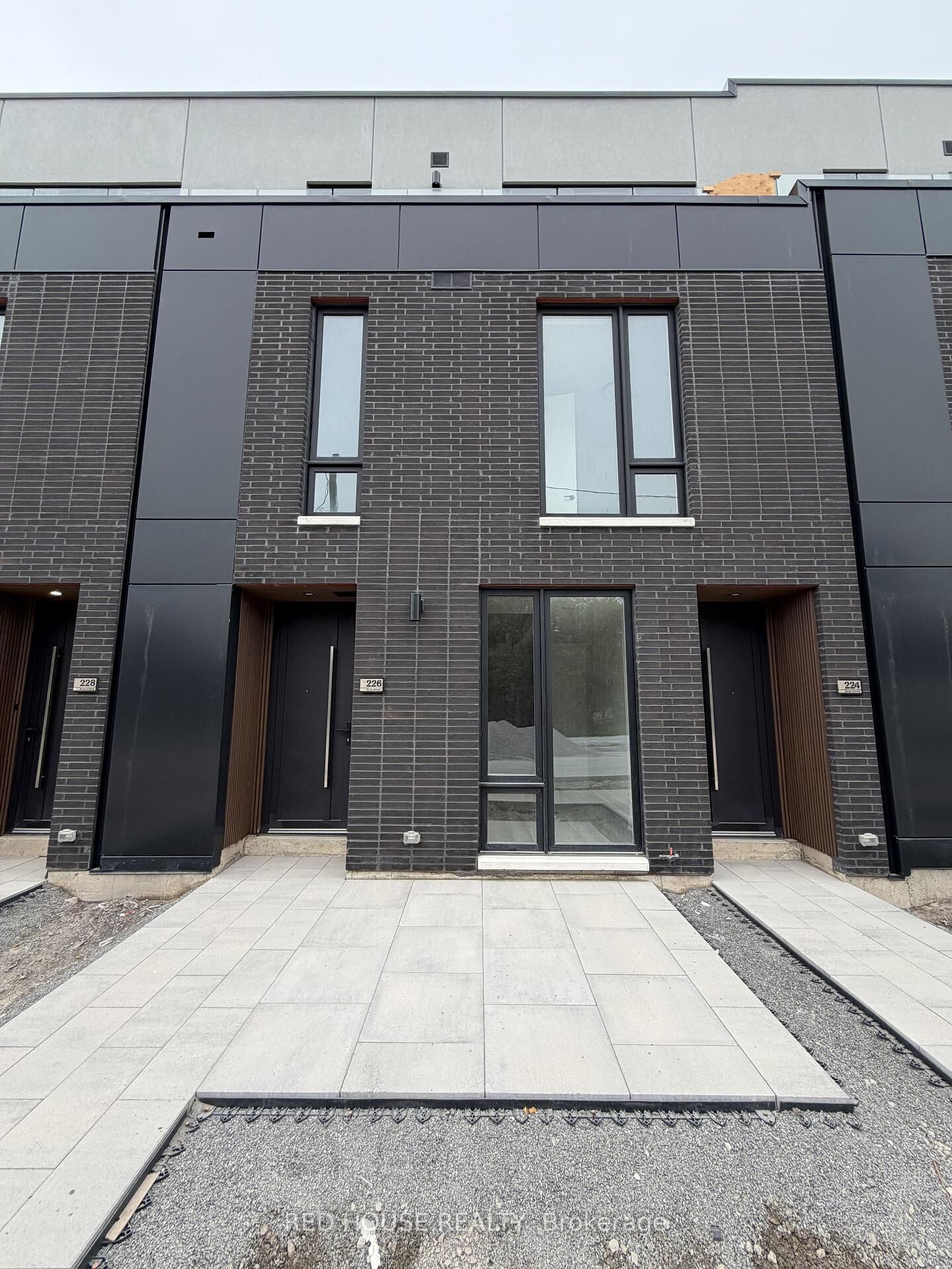Property Photo: 226 Ellis Avenue ON L2P 0H2