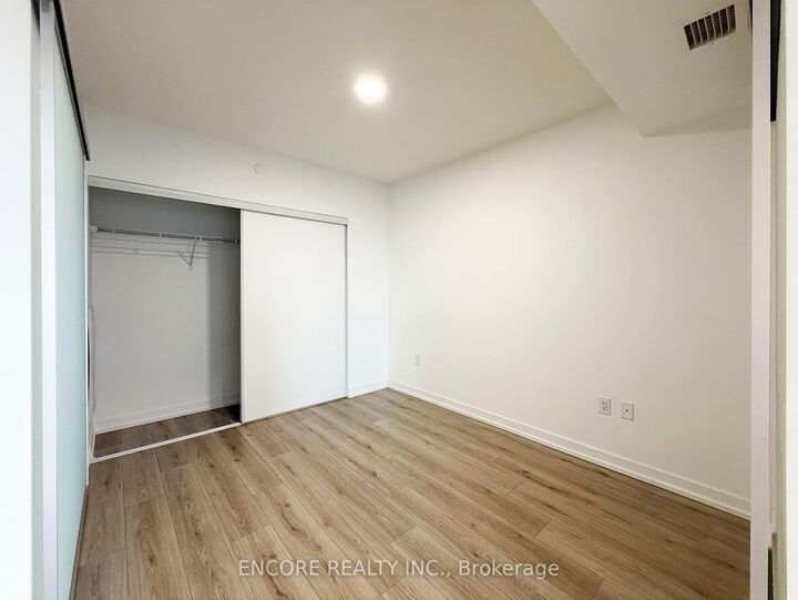 Property Photo: 395 Bloor Street E 3801 ON M4W 3T1
