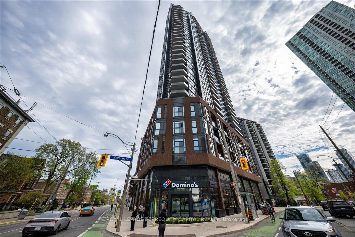 Property Photo:  159 Wellesley Street E 3002  ON M4Y 0H5 