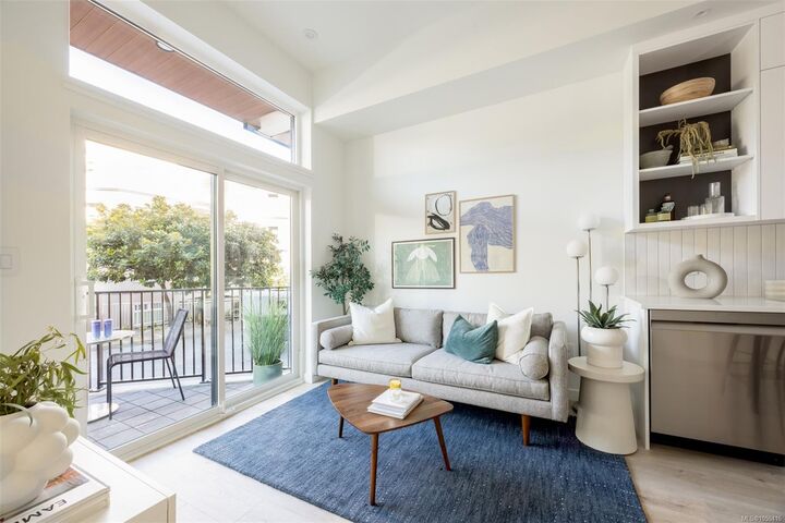 Property Photo: 1075 Tillicum Rd #206 BC V9A 2A4