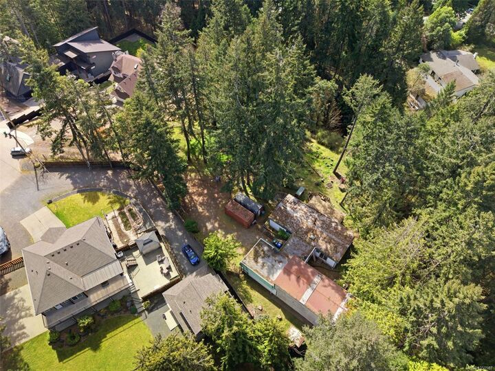 Property Photo:  69 Lake Pl  BC V9T 5S1 