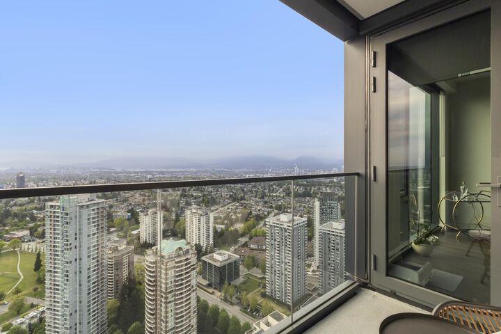 Property Photo: 5987 Wilson Avenue 3905 BC V5H 0L7