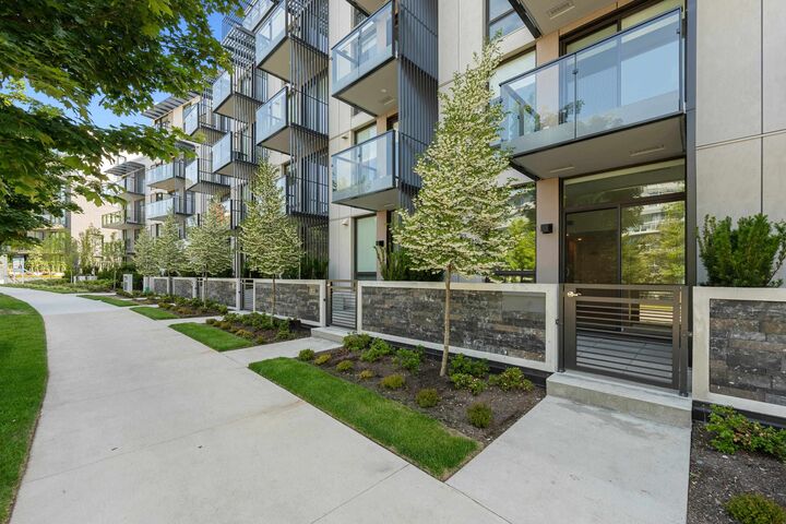 Property Photo:  5212 Cambie Street 1xx  BC V5Z 2Z7 