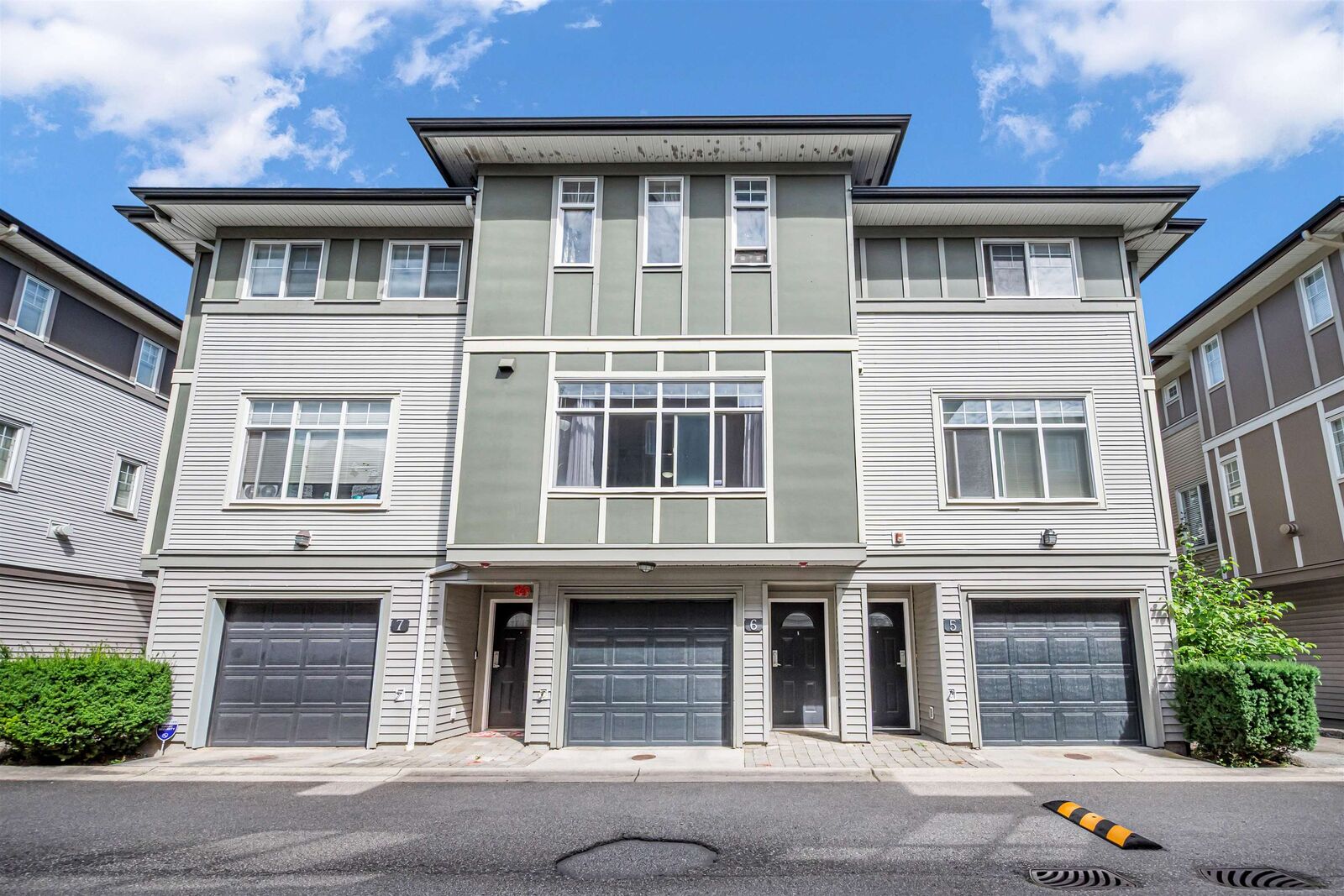 Property Photo:  1010 Ewen Avenue 6  BC V3M 5C9 