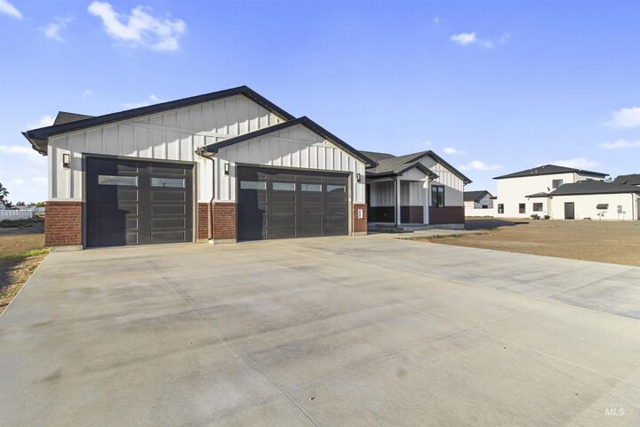 Property Photo:  116 E 13th St  ID 83350 