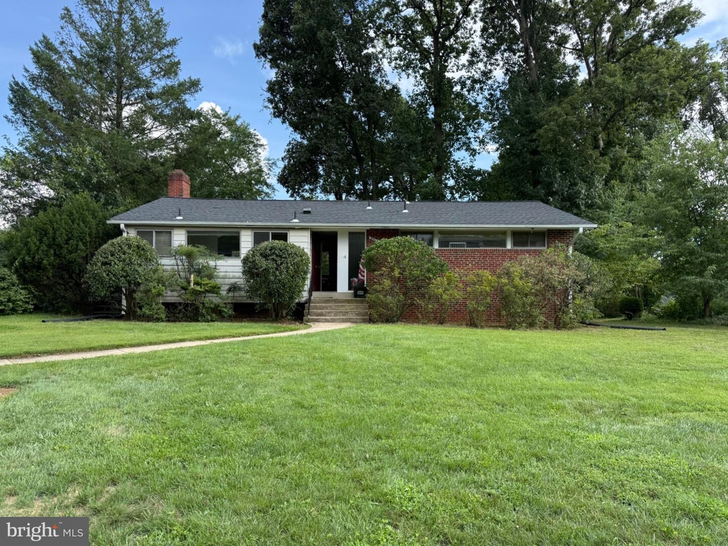Property Photo:  