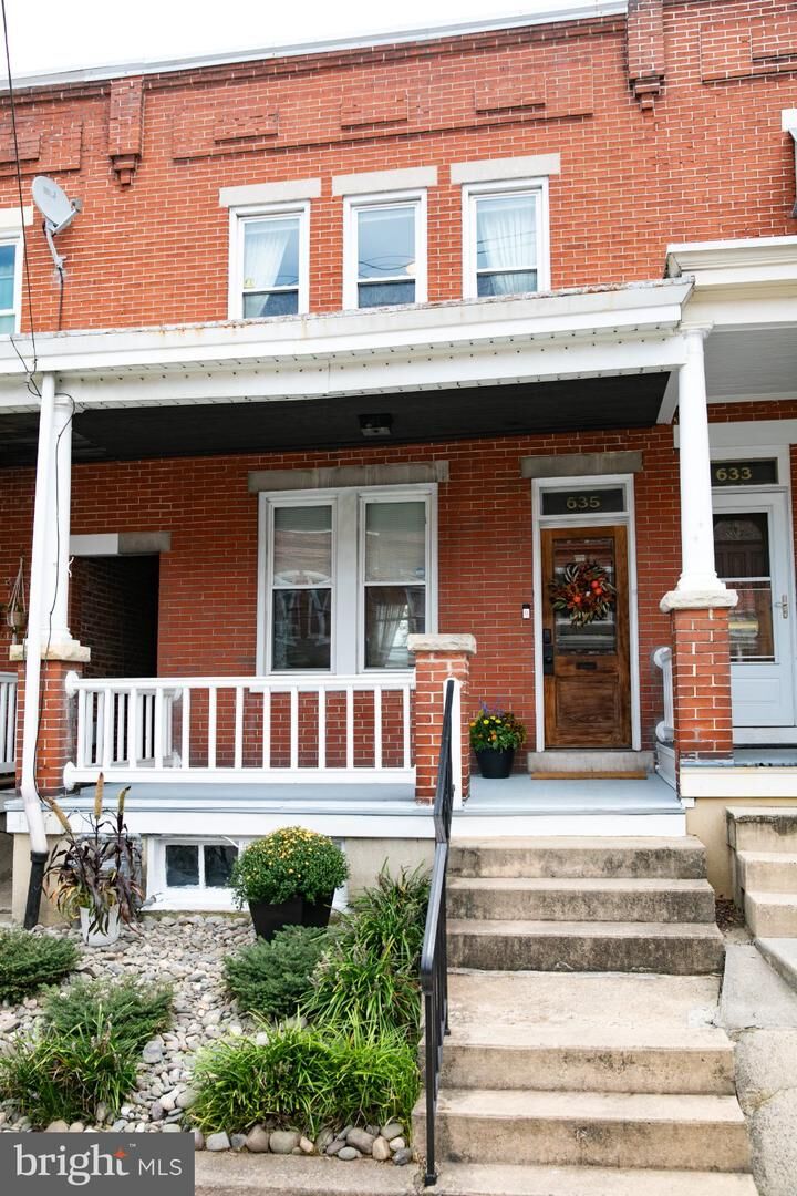 Property Photo:  635 N Pine Street  PA 17603 