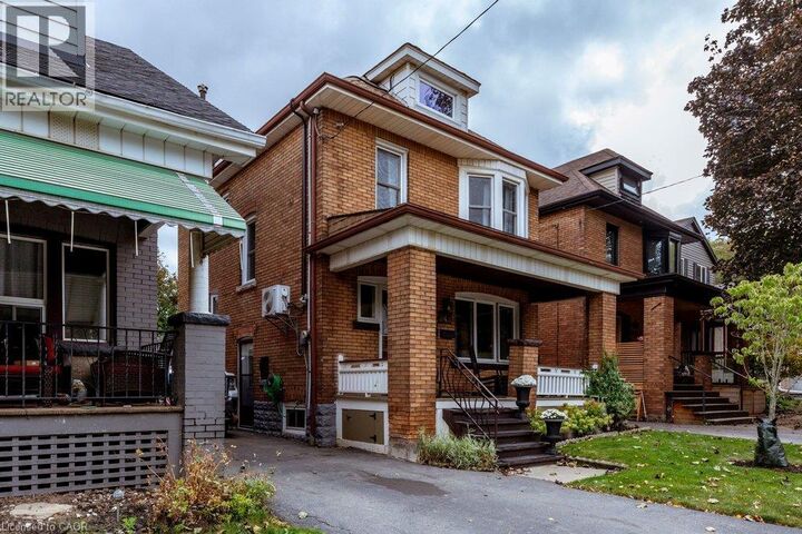 Photo de la propriété:  243 Grosvenor Avenue South  ON L8M 3L8 