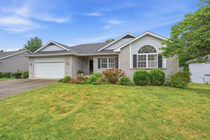 Property Photo:  3607 Blue Cedar Ln  MO 65203 
