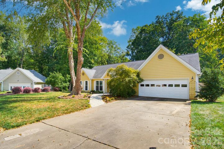 Property Photo: 6609 Paul Schadt Lane NC 28227