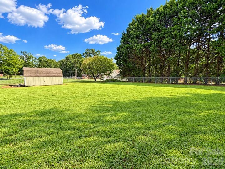 Property Photo: 1677 Allen Lane NC 28613