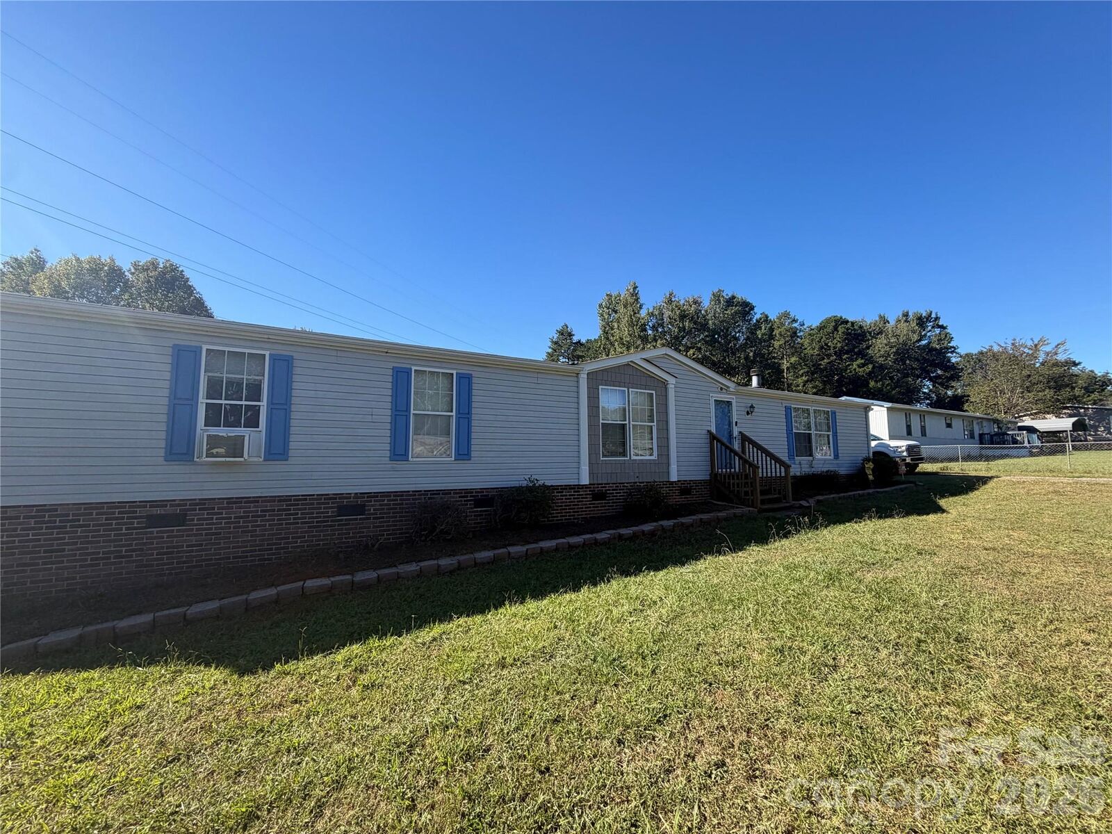 Property Photo: 4009 Chestnut Woods Drive NC 28086