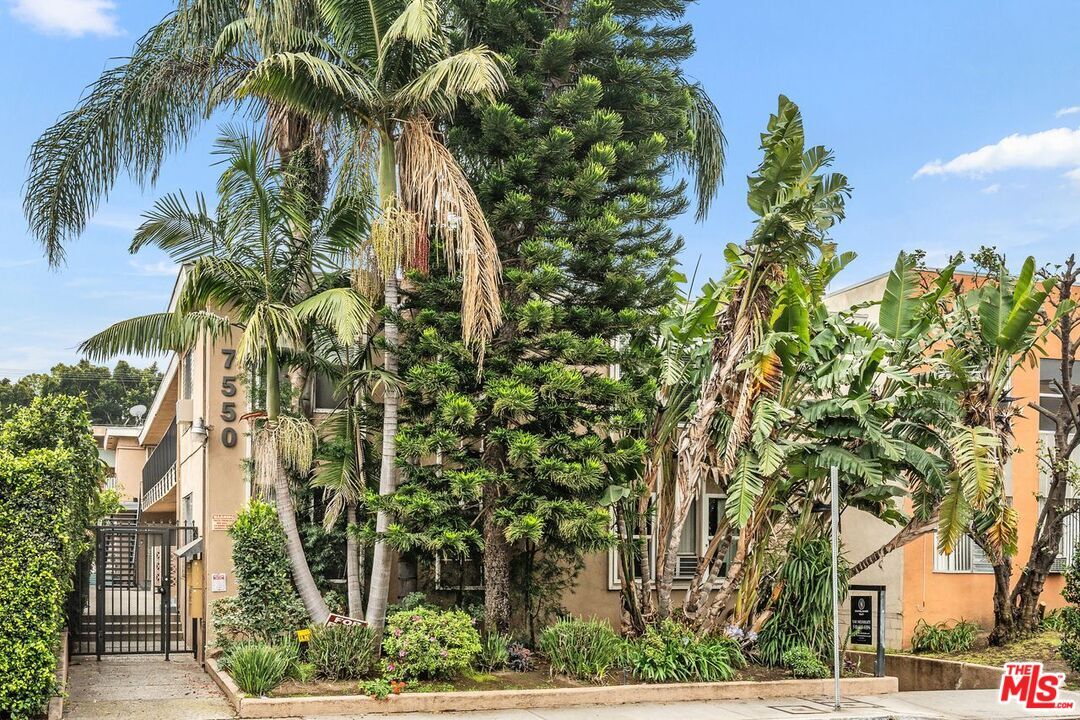 Property Photo:  7550 Fountain Ave, Unit 8  CA 90046 