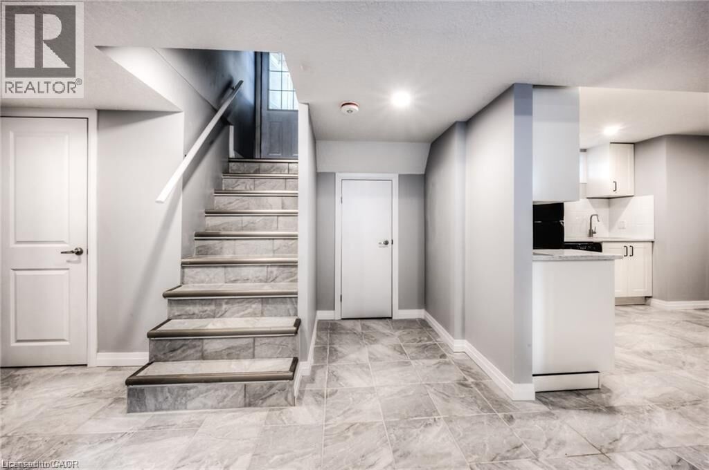 Property Photo: 33 Ruskview Road Lower ON N2M 4S1