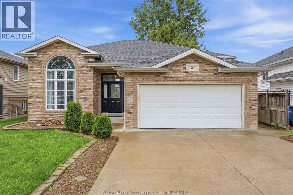 Property Photo:  124 Higgins Crescent  ON N9V 4C6 