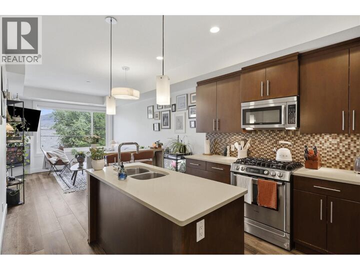 Property Photo:  460 5th Avenue 201  BC V2C 5Y2 