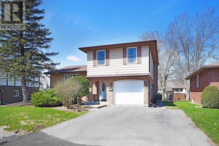 Property Photo:  605 Kirkwood Street  ON K6H 5Y9 