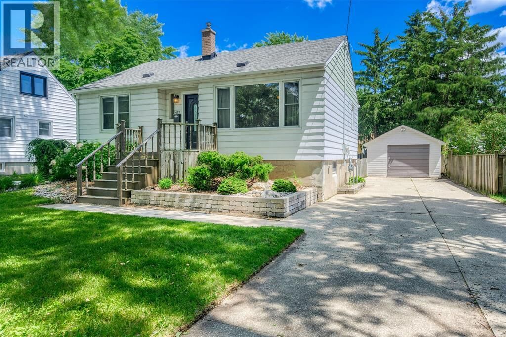 Property Photo:  952 Woodland Avenue  ON N7V 3W8 