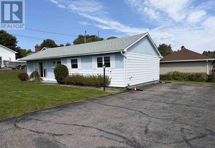 Property Photo:  2 Tecumseh Rd  ON P5A 1M1 