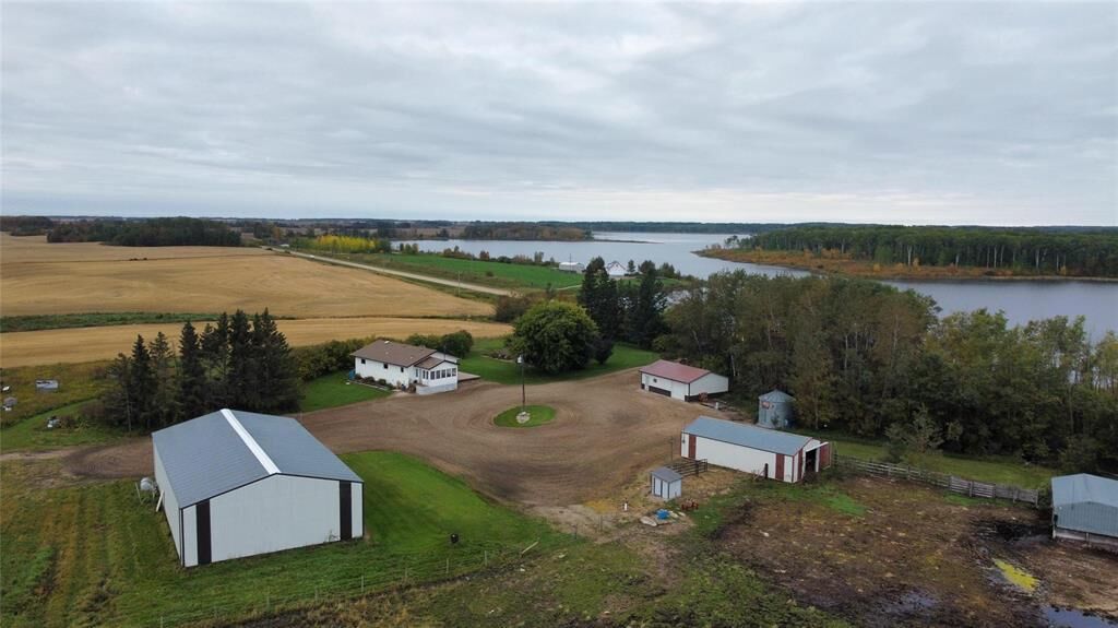 Photo de la propriété: 112 N & 134 W Road MB R0J 1L0