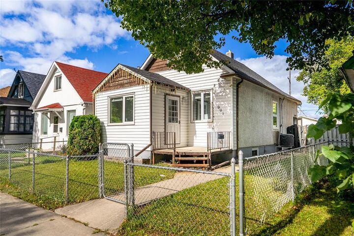 Property Photo: 901 College Avenue MB R2X 1B2