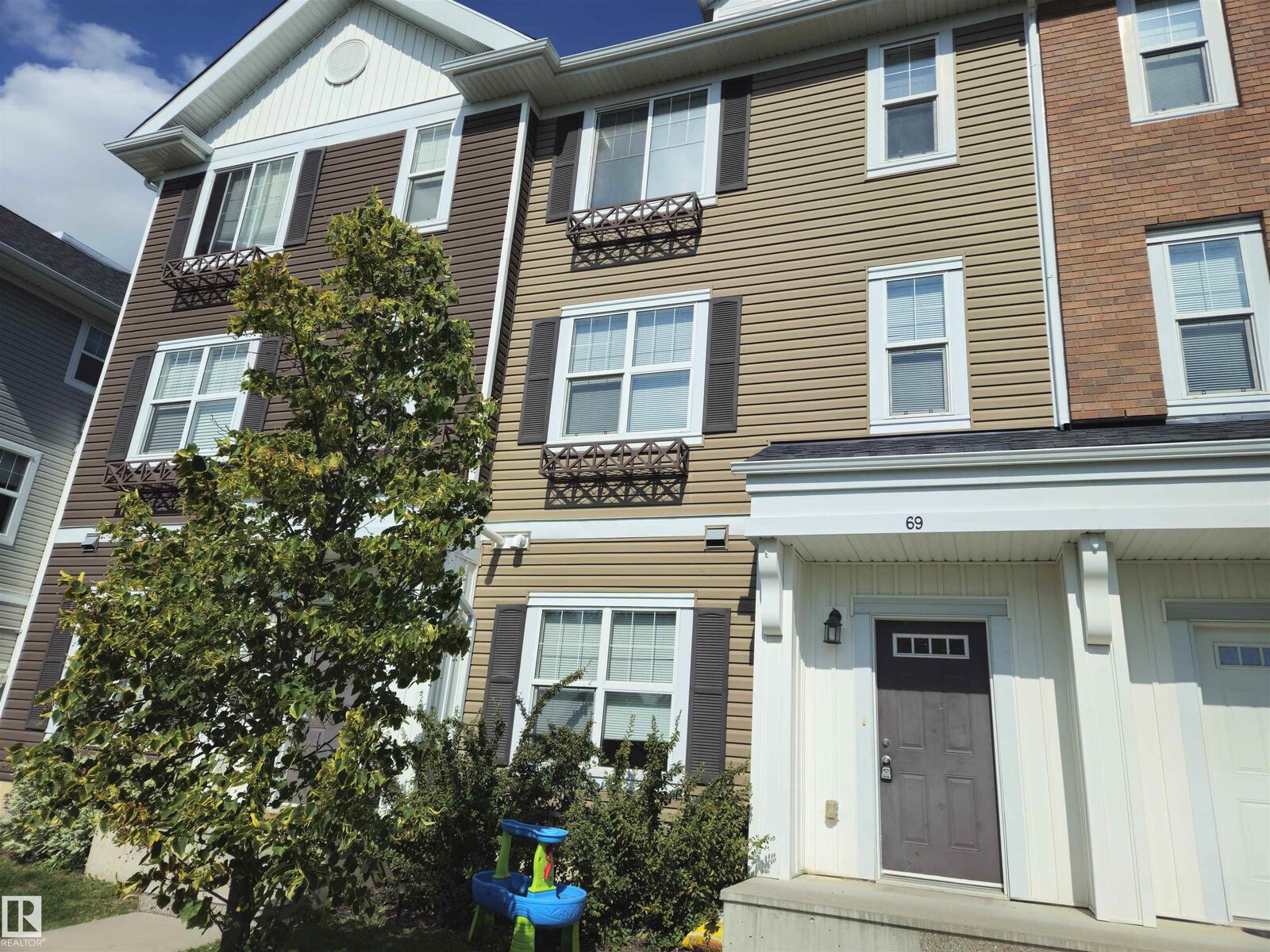 Property Photo:  903 Crystallina Nera Way NW 69  AB T5Z 0N6 