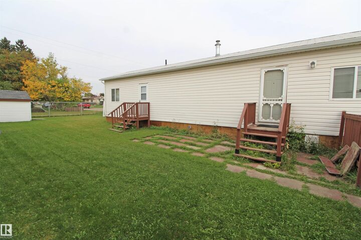 Property Photo:  4202 45 Street 16  AB T9A 2L3 