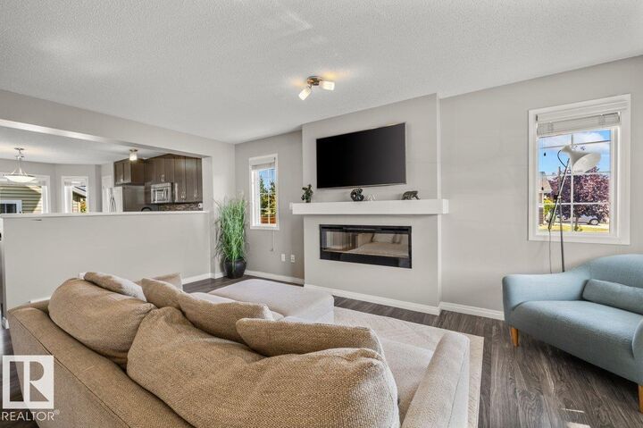 Property Photo:  6906 23 Avenue SW  AB T6X 1Z3 