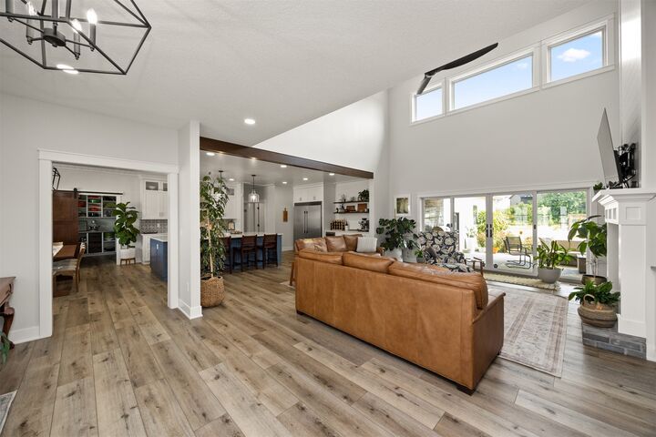 Property Photo: 5713 NE Sherman Court IA 50021