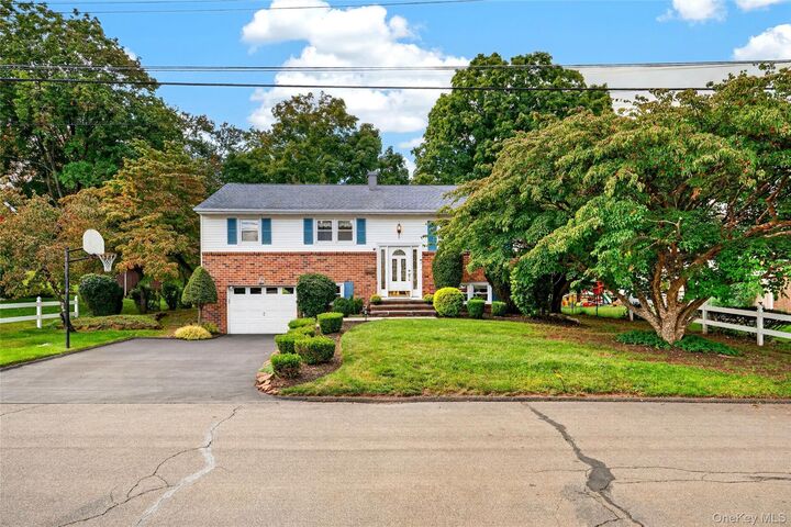 Property Photo:  32 Sengstacken Drive  NY 10980 