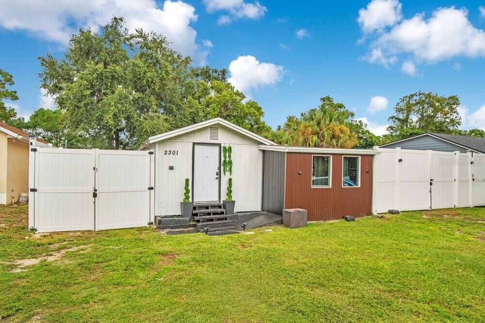 Property Photo:  2301 Drake Drive  FL 32810 