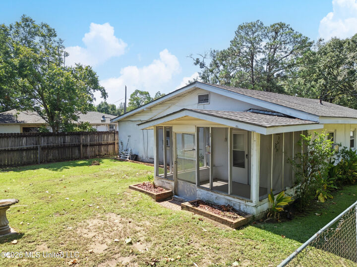 Property Photo:  1518 Dixie Avenue  MS 39501 