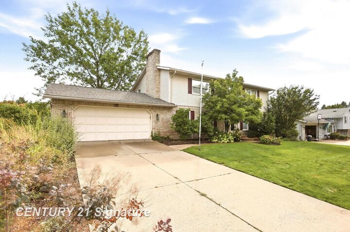 Property Photo:  723 Willow Lane  MI 48734 