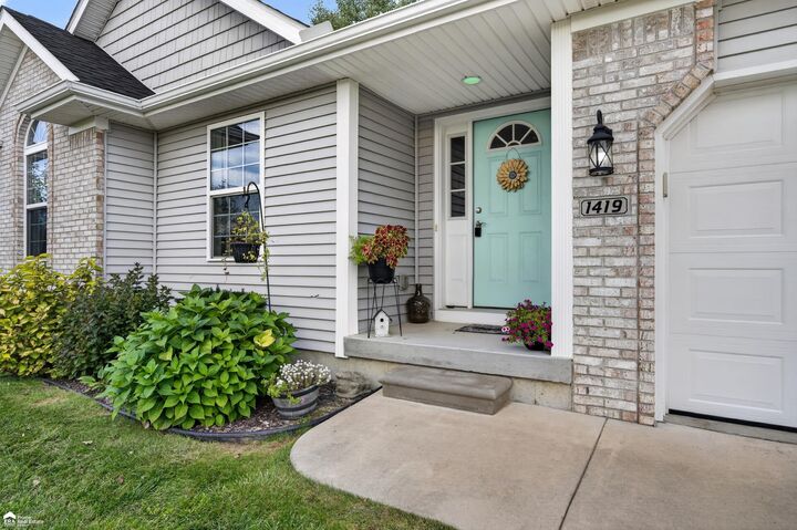 Property Photo: 1419 Pondview Drive MI 48423