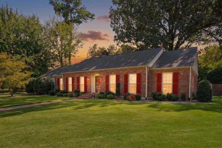 Property Photo:  5233 Mary Starnes Dr  TN 38117 