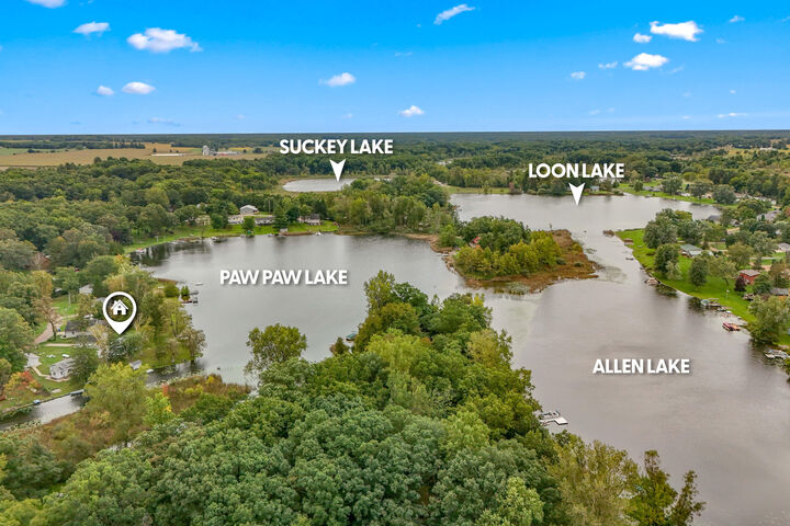 Property Photo:  5406 Circle Drive  MI 49274 