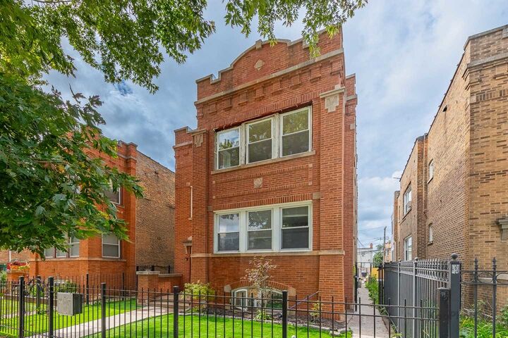 Property Photo:  3818 N Kimball Avenue 2  IL 60618 
