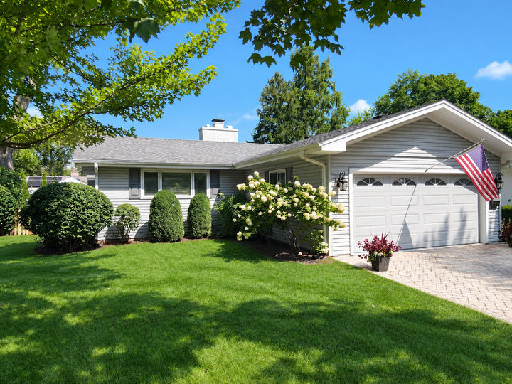 Property Photo:  434 Valencia Avenue E  IL 60010 