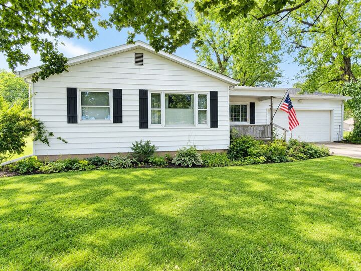 Property Photo: 2893 E 777th Road IL 61373