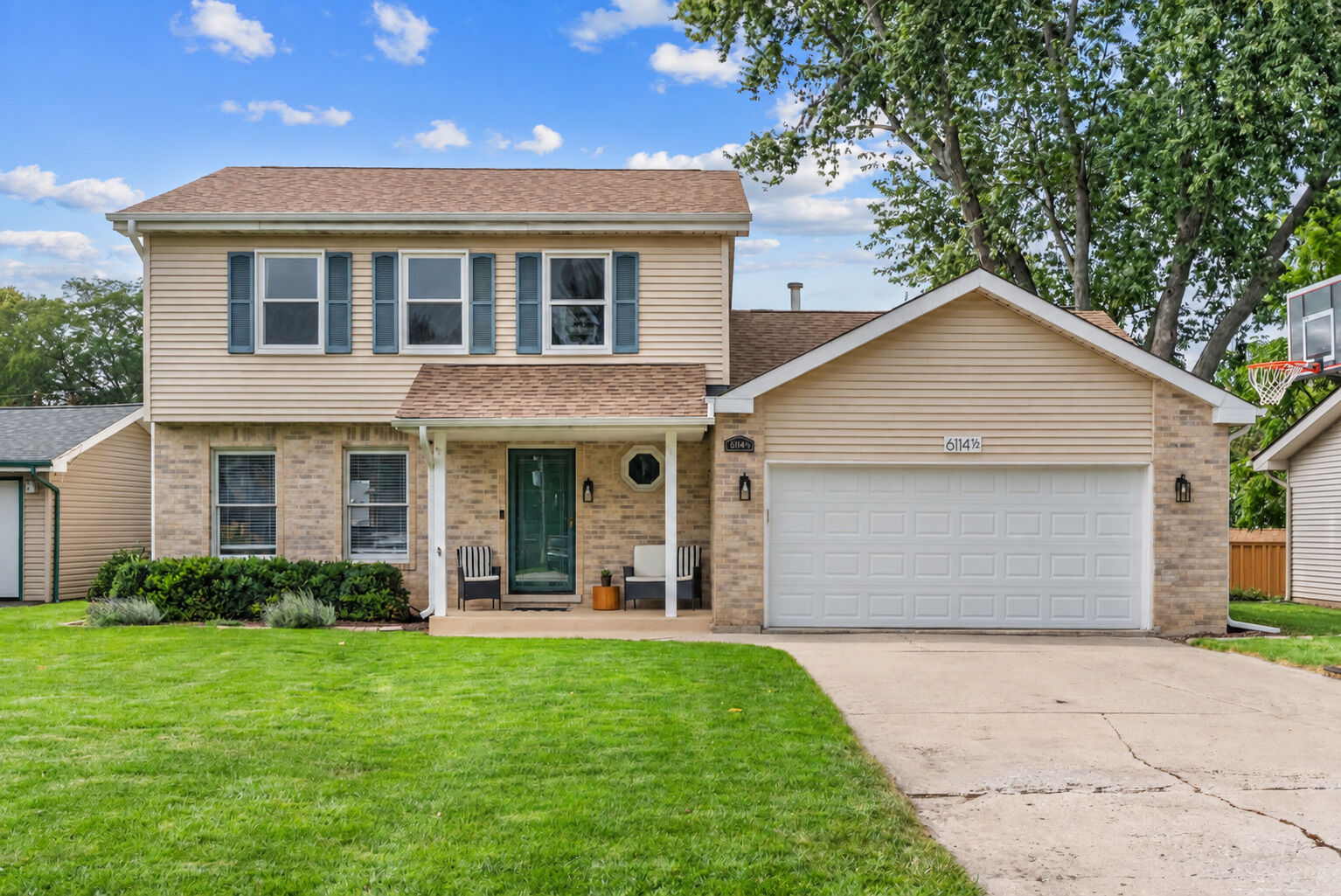 Property Photo: 6114 1/2 Leonard Avenue IL 60515