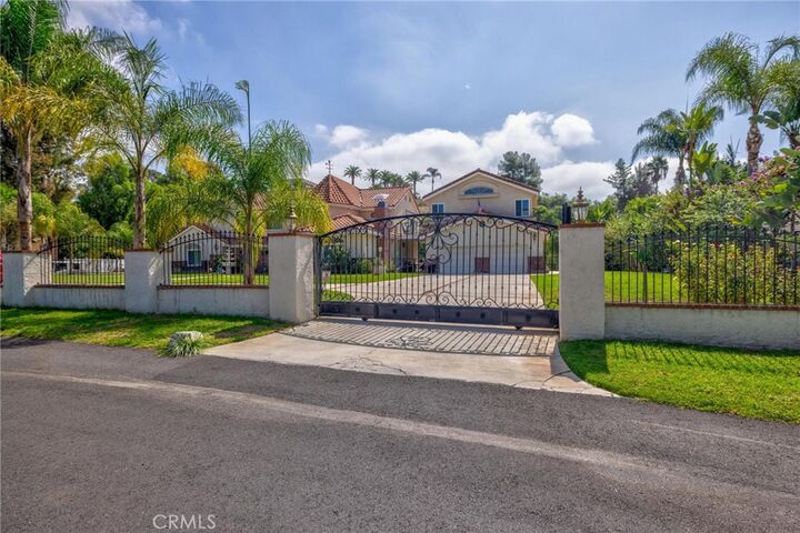 Property Photo: 1410 Peppertree CA 90631