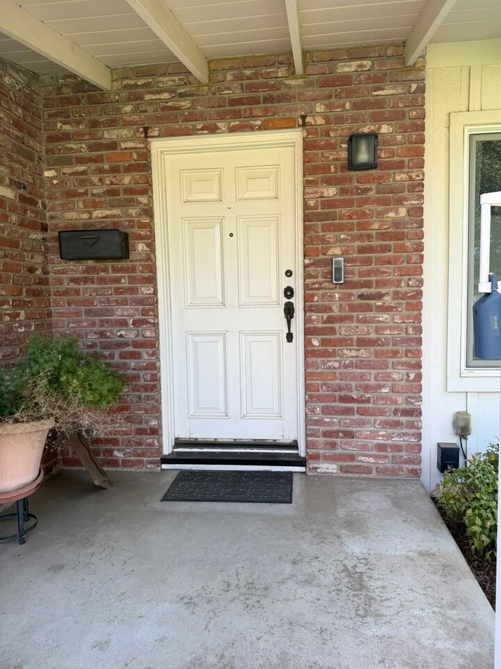 Property Photo: 213 Hilton Street CA 93637