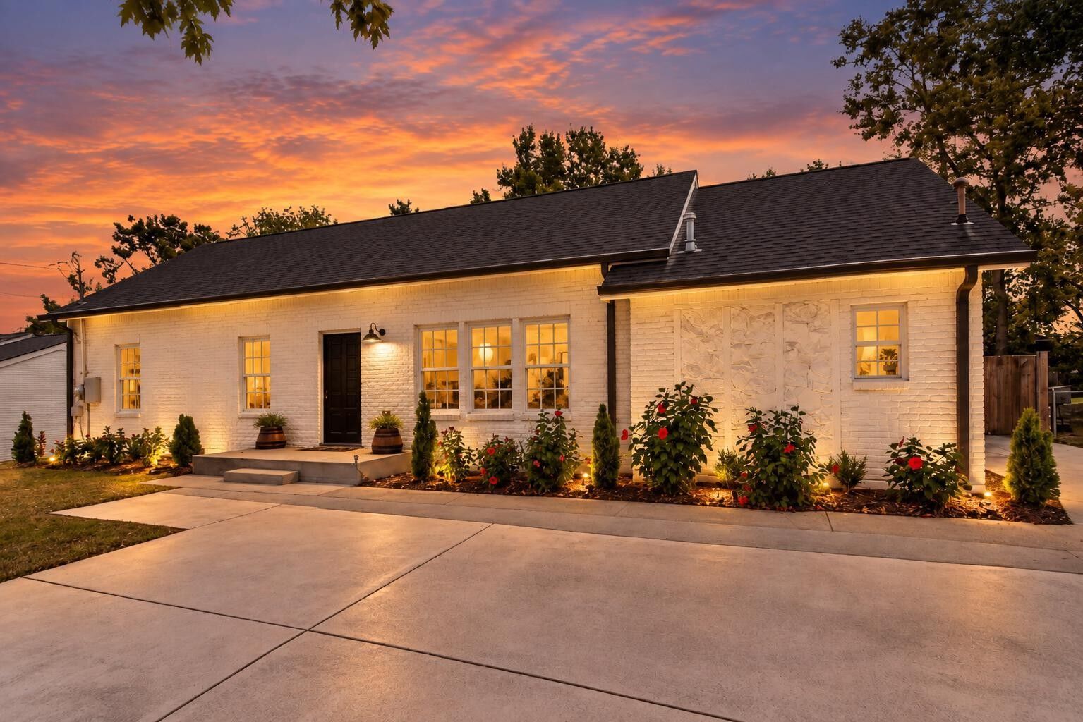 Property Photo:  541 Harding Pl  TN 37211 