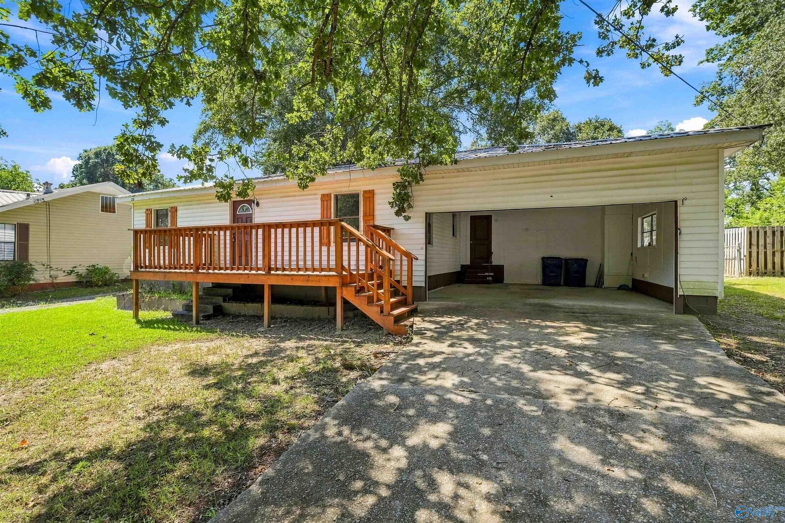 Property Photo: 606 8th Avenue SW AL 35954