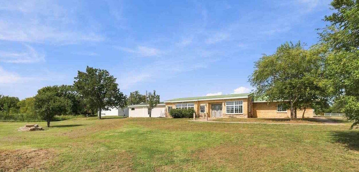 Property Photo: 2742 Austin Road OK 74601
