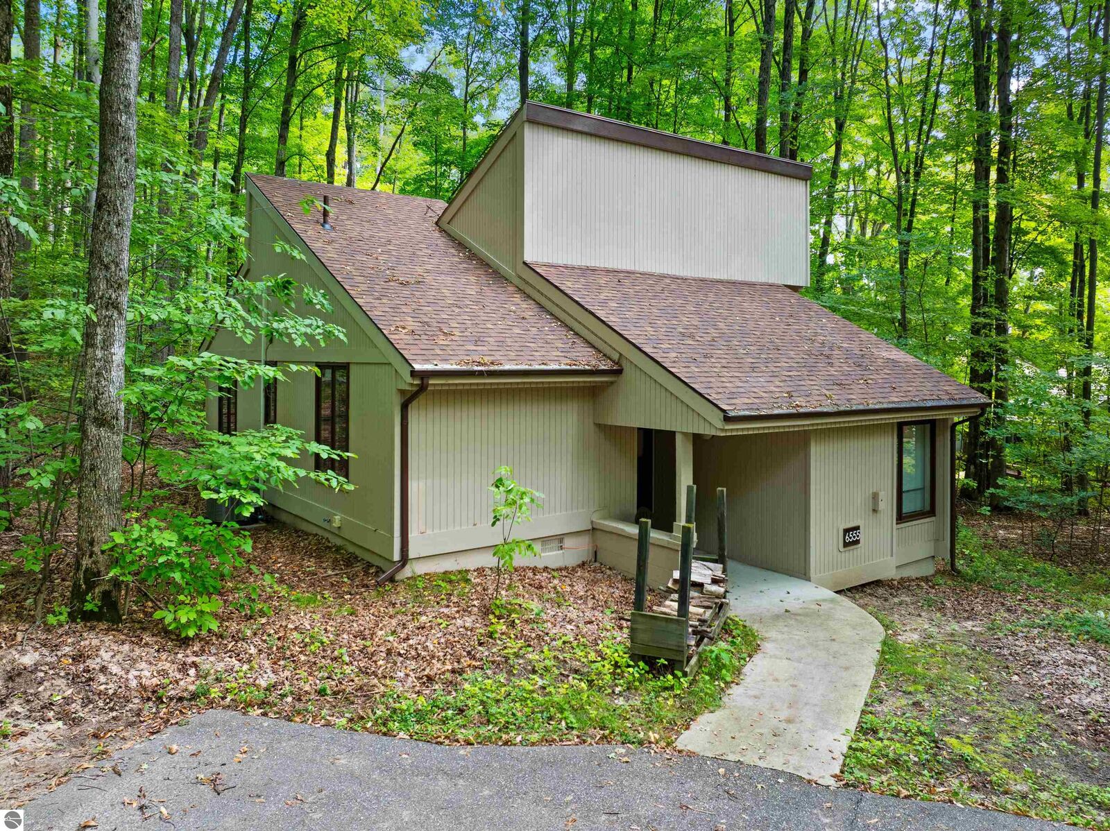 Property Photo:  6555 Kliffendorf Drive  MI 49615 