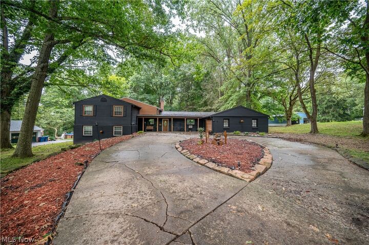 Property Photo: 1109 Mansell Drive OH 44505