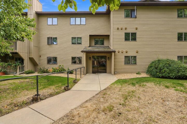 Property Photo: 925 Bahls Drive 208 MN 55033