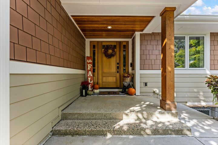 Property Photo:  940 Trail Court  MN 55123 